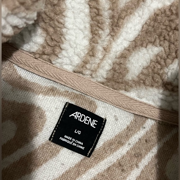 Fuzzy sweater - Picture 4 of 5